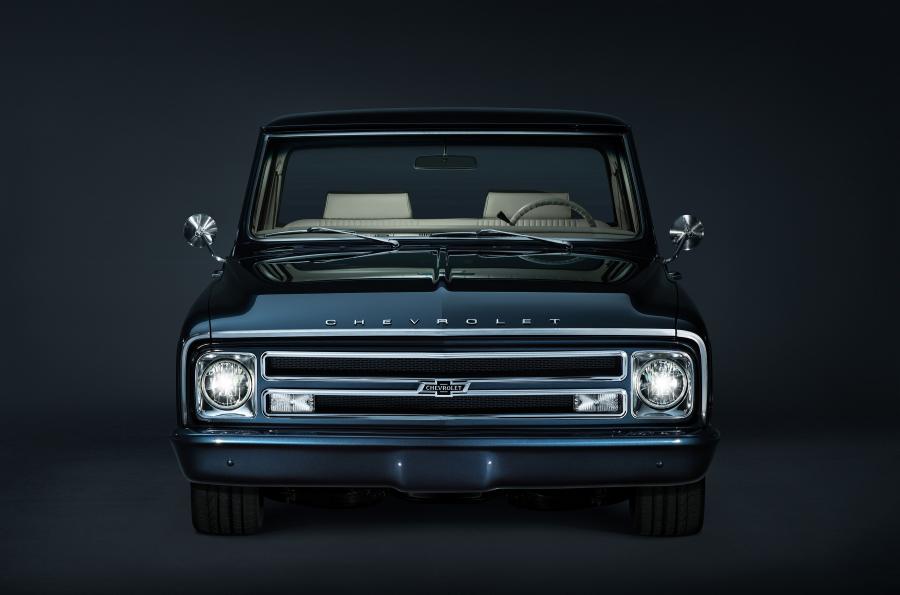  Chevrolet C10 Centennial SEMA Truck 2017 года  (фото 4 из 5)